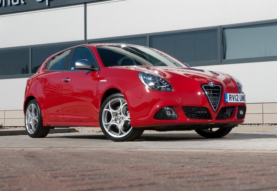  Alfa Romeo Giulietta 2010 года  (UK) (фото 24 из 67)